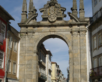 Braga cosmopolita Arco da Porta Nova